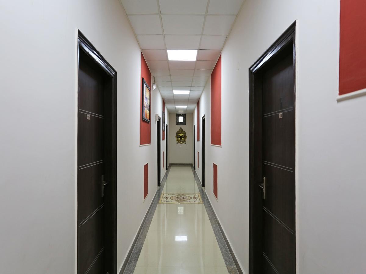 Oyo 14098 R R Homes Gurgaon Exteriör bild